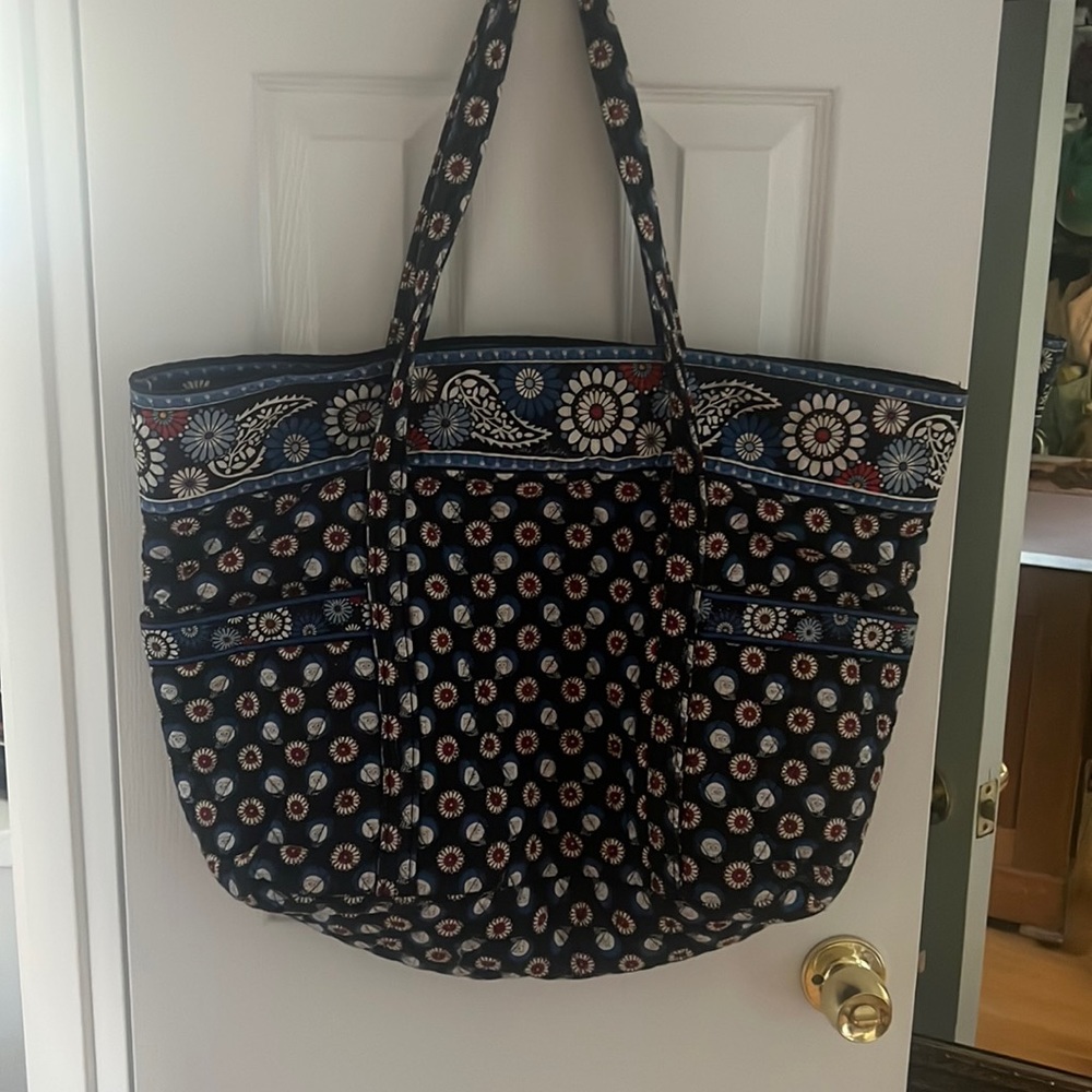 Great condition Vera Bradley overnight bag